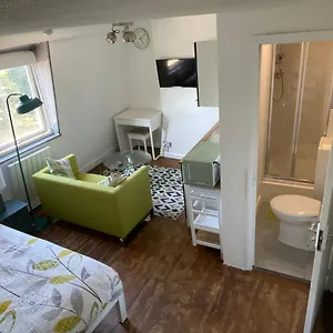  Apartment Hub Studio 3